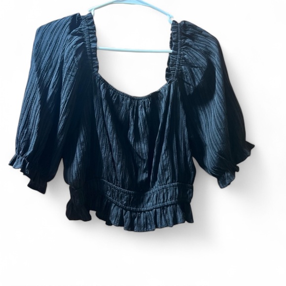 Black Gathered Crop Blouse with Puff Sleeves - Picture 2 of 4